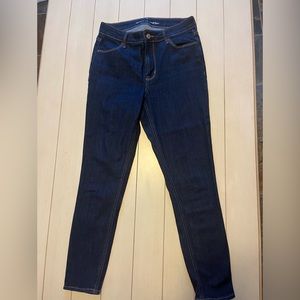 Old Navy high rise Super Skinny jeans. Never worn. Size 6